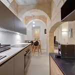 Beautiful, Designer 2br In Heart Of By 360 Estates