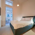Beautiful, Designer 2br In Heart Of By 360 Estates Apartment
