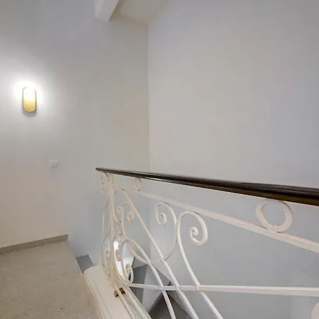 Beautiful, Designer 2br In Heart Of By 360 Estates Lägenhet