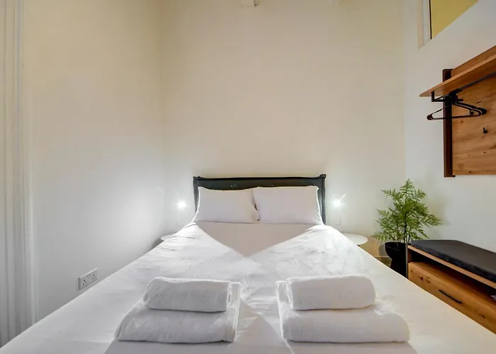 Апартаменты Beautiful, Designer 2br In Heart Of By 360 Estates *