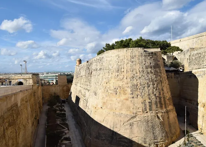 Апартаменты Beautiful, Designer 2br In Heart Of By 360 Estates