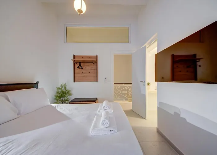 Апартаменты Beautiful, Designer 2br In Heart Of By 360 Estates