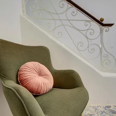 Апартаменты Beautiful, Designer 2br In Heart Of By 360 Estates