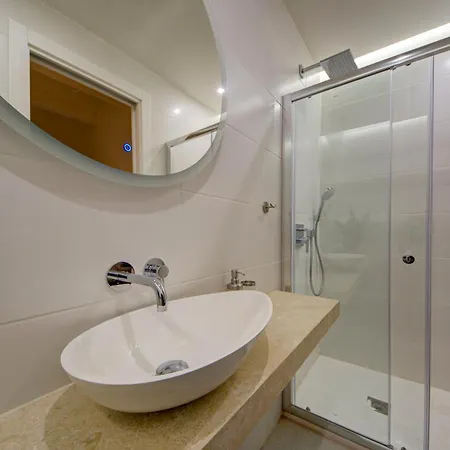 Beautiful, Designer 2br In Heart Of By 360 Estates