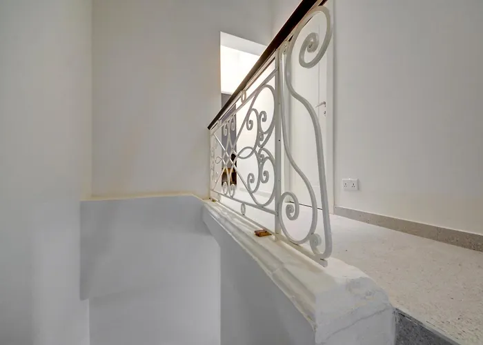 Apartamento Beautiful, Designer 2br In Heart Of By 360 Estates Valeta