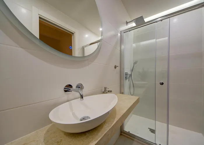 Beautiful, Designer 2br In Heart Of By 360 Estates